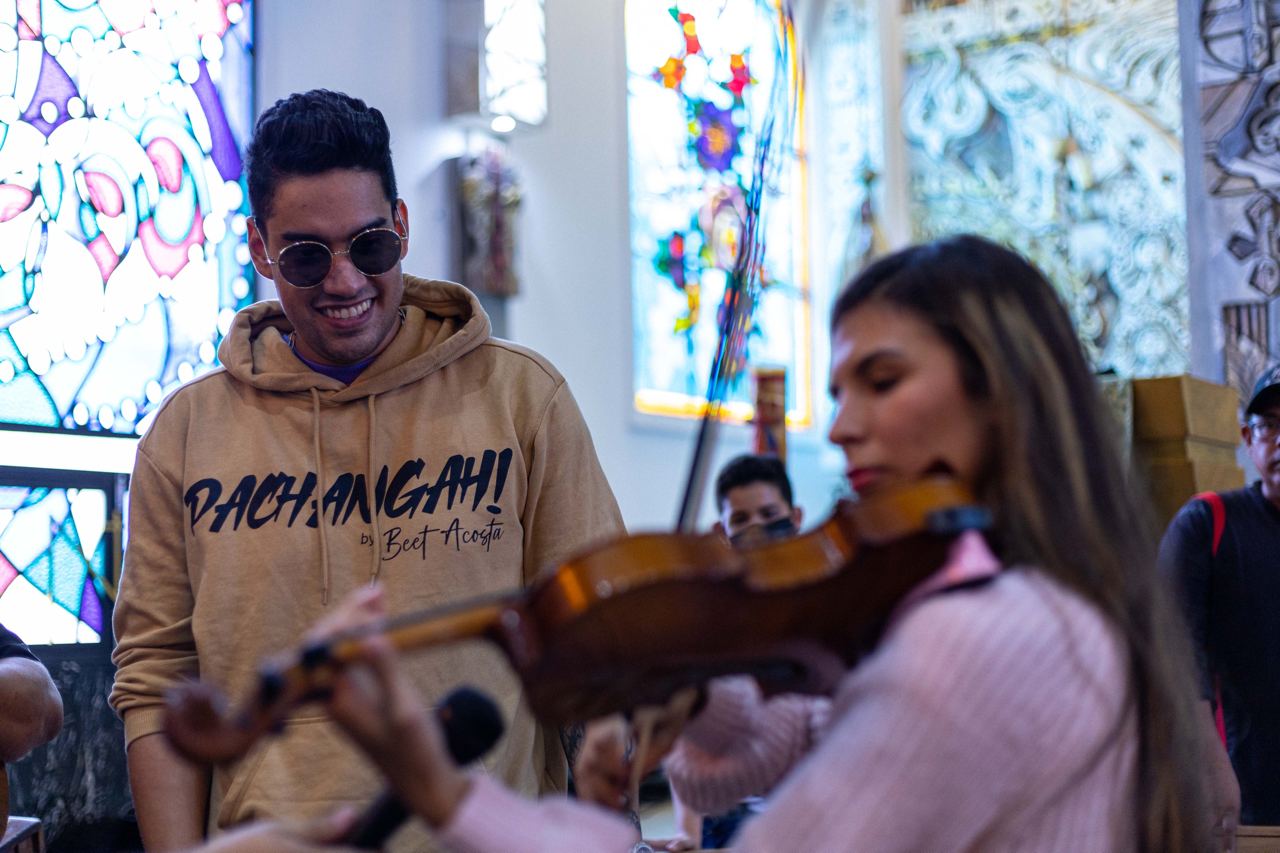 Niños de las escuelas de Gaita compartieron con el zuliano Beet Acosta (2) Niños de las escuelas de Gaita compartieron con el zuliano Beet Acosta