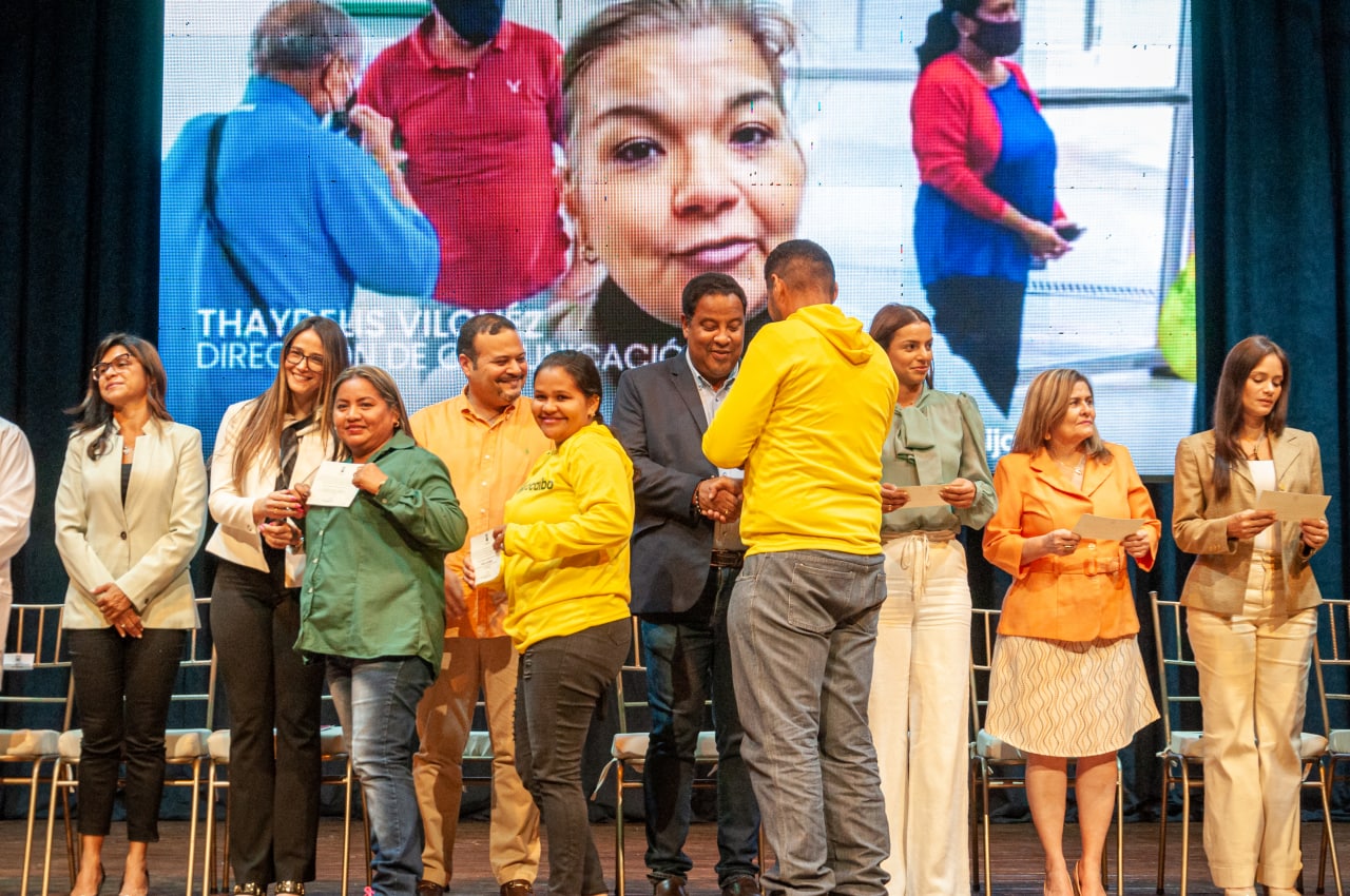 Alcaldía otorga reconocimientos y cargos fijos a servidores públicos (5)