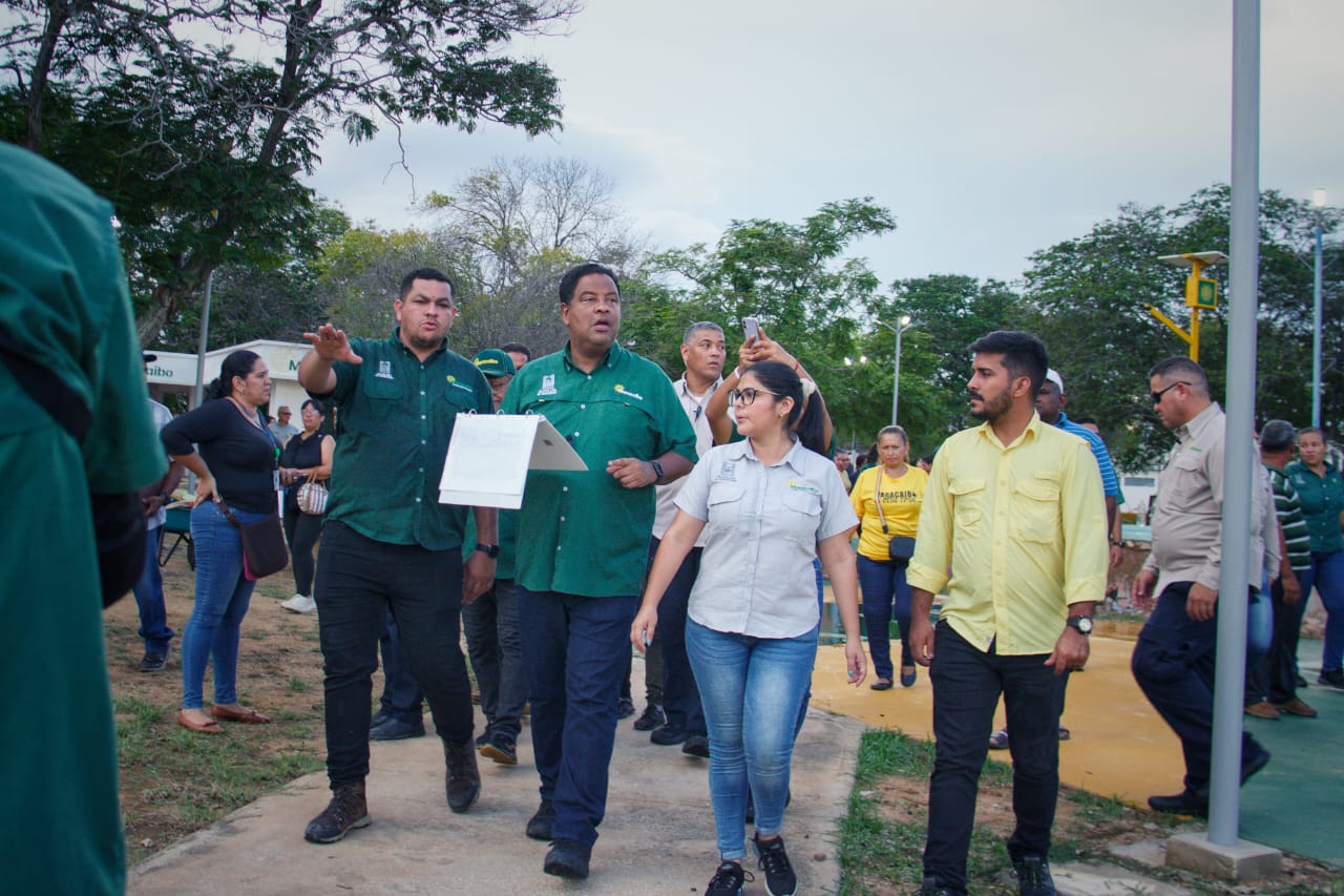 Alcaldía renueva espacios de la plaza San Rafael de Maracaibo (2)