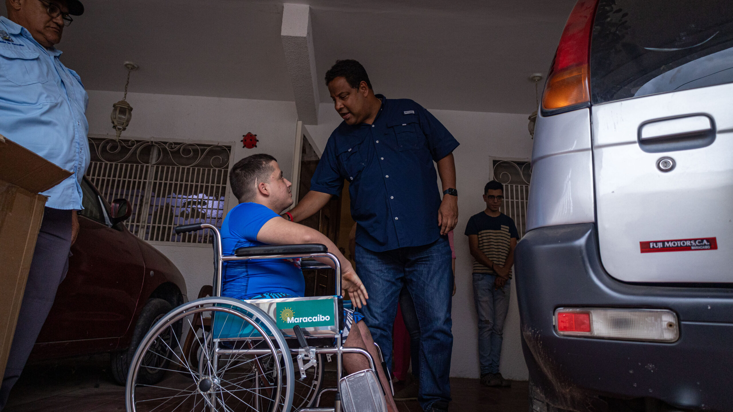 Sillas de rueda de la Alcaldía le facilitan la vida a los marabinos más vulnerables