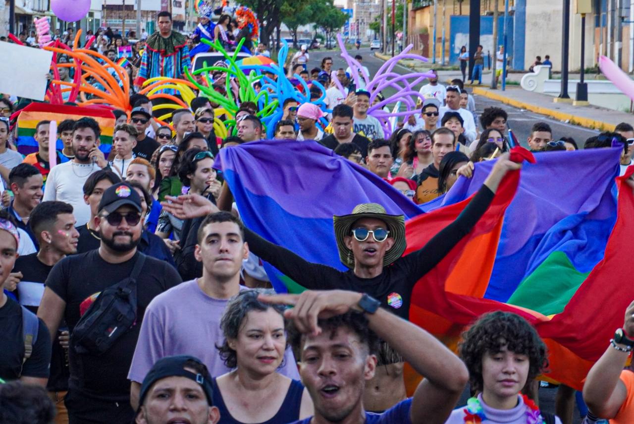 Jornada multiservicio para comunidad LGBTQI+ culmina con una marcha multicolor (1)