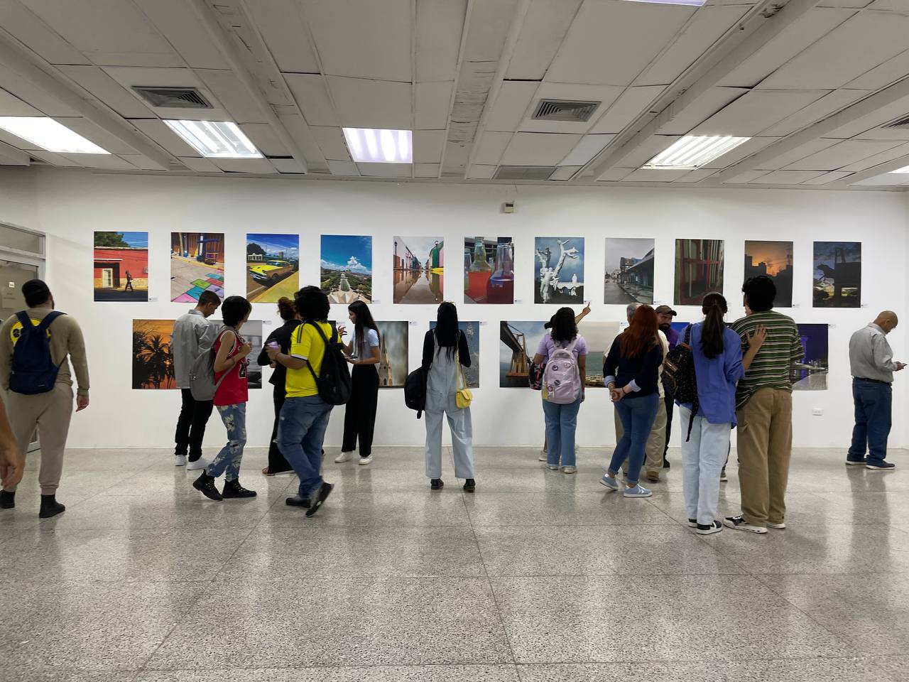 Alcaldía enriquece cultura local con dos nuevas exposiciones inspiradas en la esencia y las festividades de Maracaibo (1)