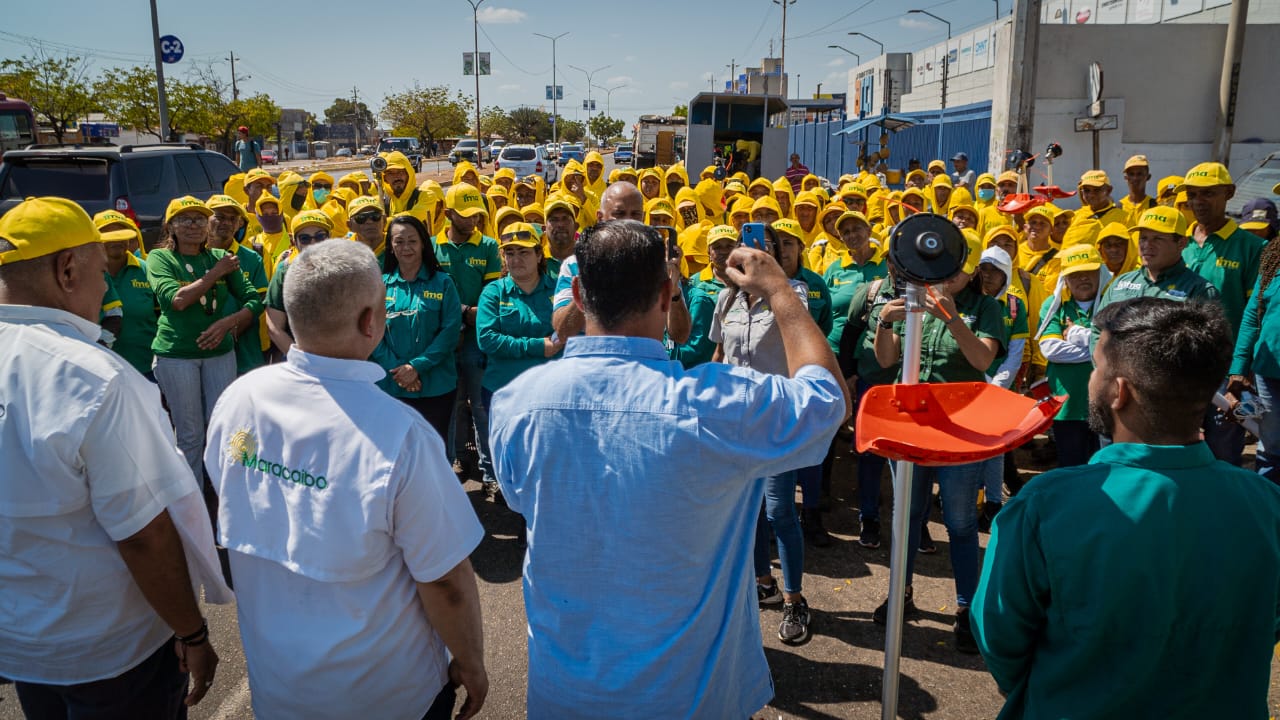 Alcaldía arranca operativo de limpieza de la C-2 con la intervención de más cien ambientalistas (3)
