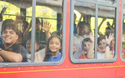 Niños de las Escuelas de Gaita del IMGRA celebran el Día de la Zulianidad a bordo del Tranvía de Maracaibo