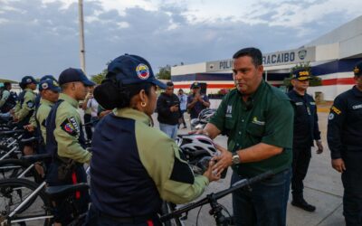 Alcaldía dota a Polimaracaibo con motos, uniformes y equipamiento operacional