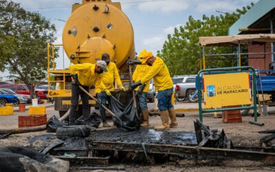 Alcaldía de Maracaibo ejecuta trabajos de mantenimiento y limpieza del drenaje en el mercado Las Playitas