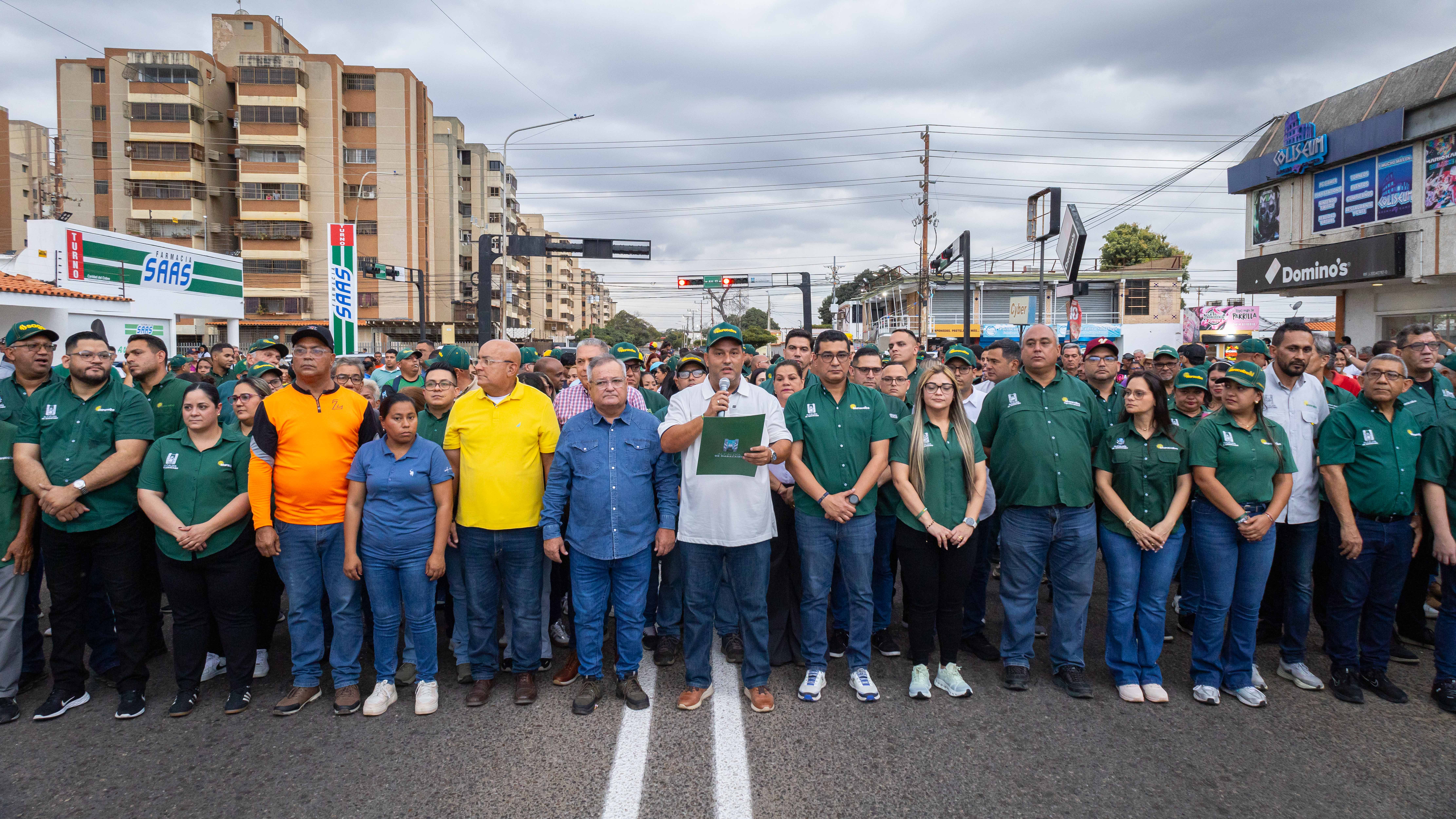 Alcaldía entrega vía y cancha recuperada en Canta Claro parroquia Coquivacoa