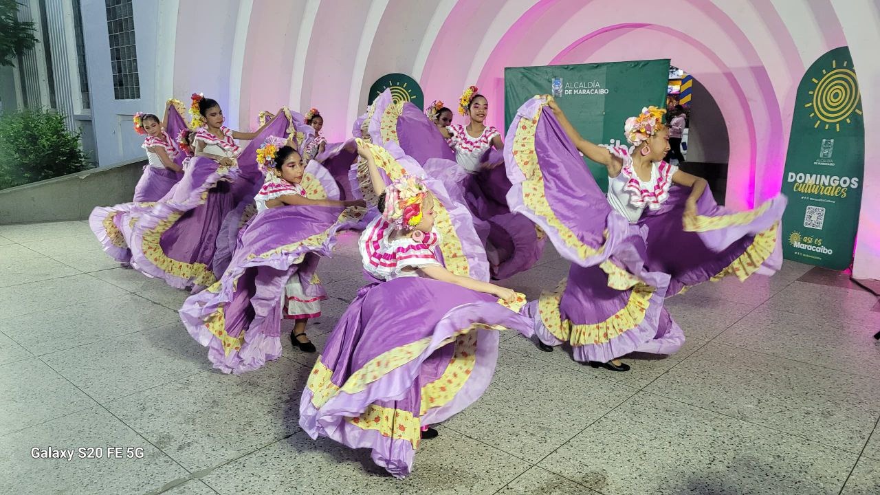 Alcaldía de Maracaibo conmemora 22 años de las Danzas Municipales destacando su aporte a los niños, niñas y adolescentes (4)
