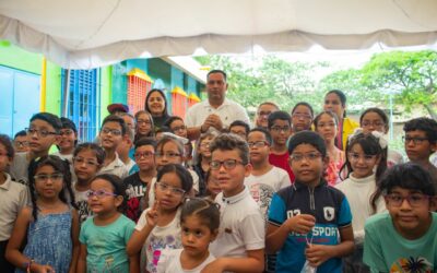Alcaldía de Maracaibo realiza el primer Ver para Aprender de 2025: 55 pares de lentes entregados