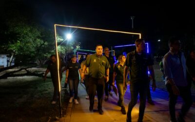 Parque Vereda del Lago estrena una caminería con 100 arcos de luces LED en la entrada sur