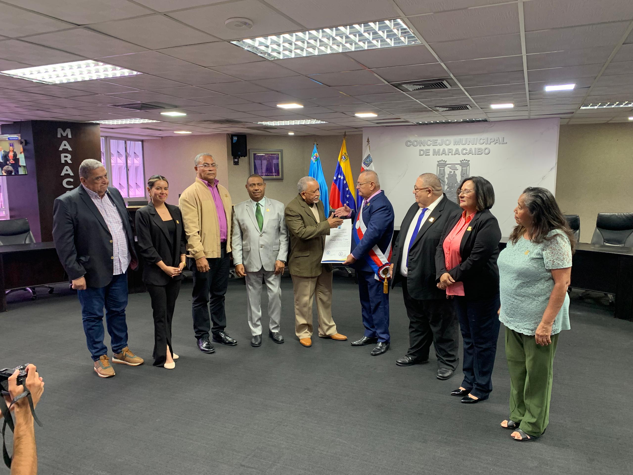 41 personas reciben reconocimientos en sesión solemne del Concejo Municipal por Día Nacional del Adulto Mayor (7)